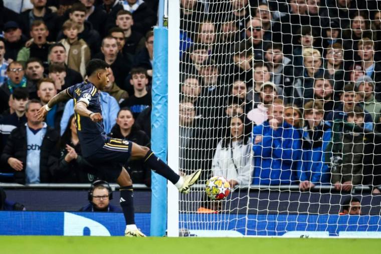 L'attaquant du Real Rodrygo ouvre le score sur le terrain de Manchester City, le 17 avril 2024 ( AFP / Darren Staples )