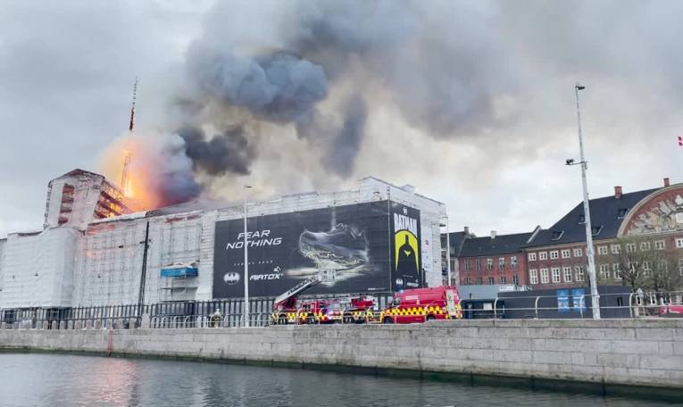 Danemark: images de la Bourse de Copenhague en flammes
