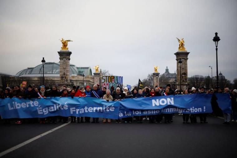 Marche citoyenne contre la loi sur l'immigration, dite "loi Darmanin", à Paris
