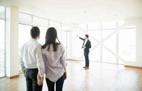 Lors de la visite d’un logement, le locataire doit être attentif à la luminosité de l’appartement crédit photo : Shutterstock