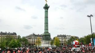 Rassemblement place de la Bastille à Paris à l'occasion du défilé du 1er mai 2024 ( AFP / ALAIN JOCARD )