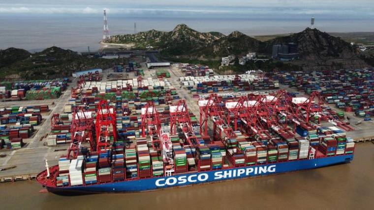 Photo d'archives d'un porte-conteneurs Cosco Shipping à Shanghai, en Chine