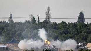 Un char israélien tire vers la bande de Gaza, le 4 décembre 2023 ( AFP / JACK GUEZ )