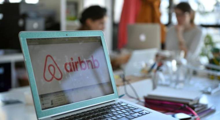 Un bureau d'Airbnb le 21 avril 2015 à Paris. (© M. Bureau / AFP)