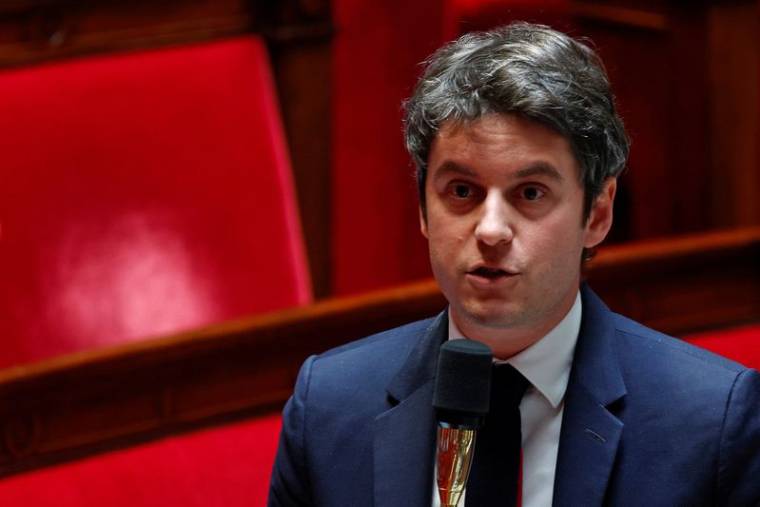 Le Premier ministre français répond aux questions du Parlement à Paris