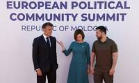 (g-d) Le président français Emmanuel Macron et ses homologues moldave Maia Sandu et ukrainien Volodymyr Zelensky au sommet de la Communauté politique européenne à Bulboaca, le 1er juin 2023 en Moldavie ( AFP / LUDOVIC MARIN )