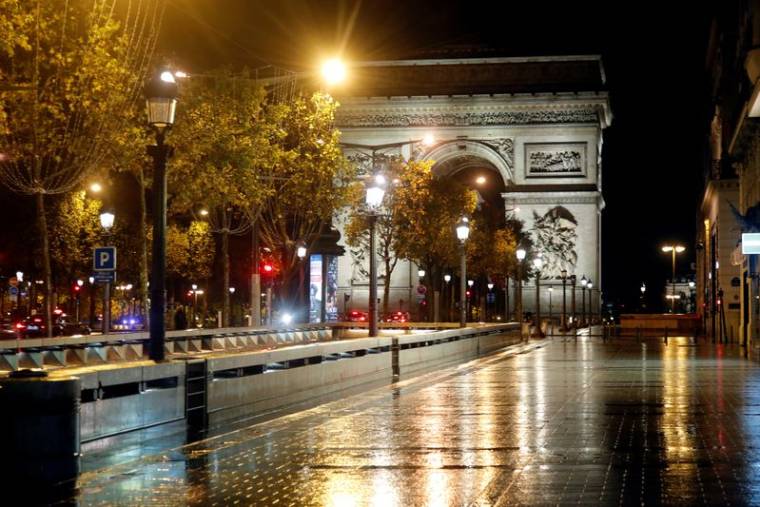 FILE PHOTO: Nightly curfew in Paris