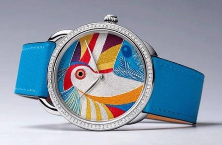 Le mythique Toucan d’Hermès se porte désormais au poignet grâce à la montre Arceau crédit photo : Capture d’écran Instagram @ robbreportuk
