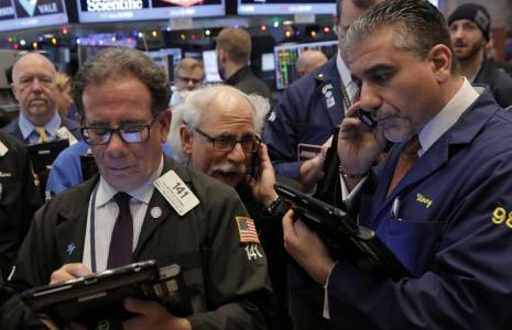Des traders travaillent à la Bourse de Wall Street