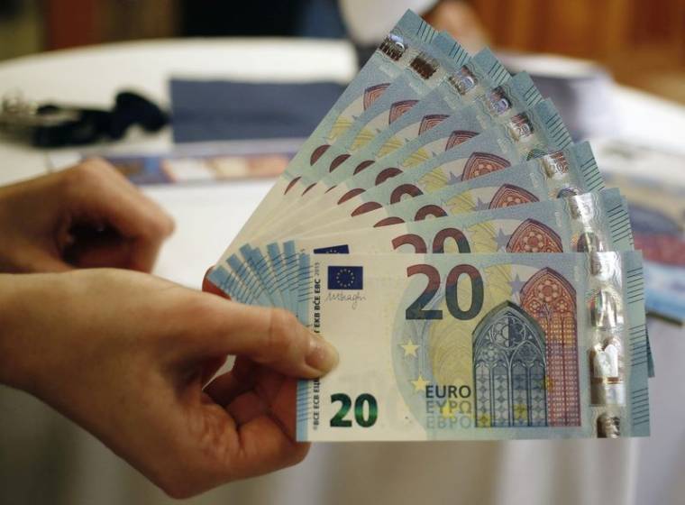 Photo d'archives de billets de banque en euros