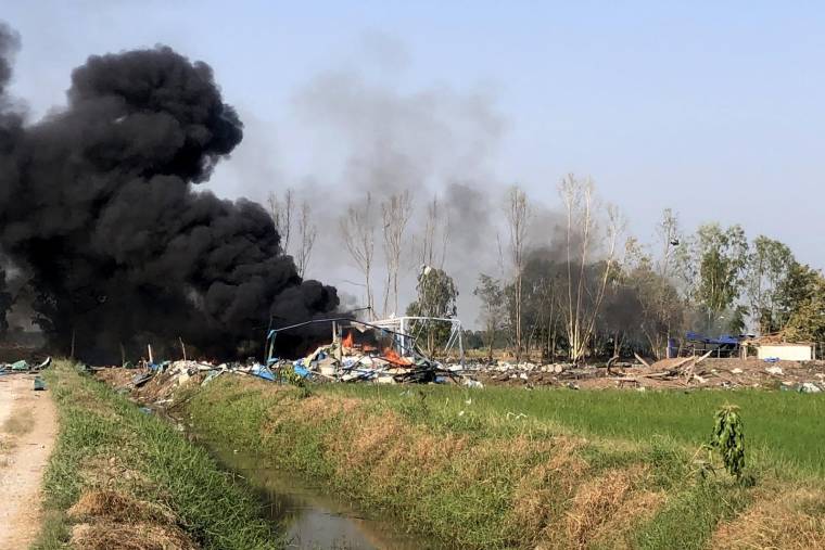 Explosion d'une usine pyrotechnique le 17 janvier 2024 en Thailande, dans la province de Suphanburi province. ( THAILAND'S NOVICE KAEW SUPHANBUR / HANDOUT )