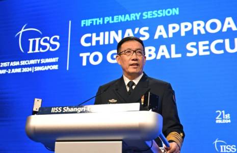 Le ministre chinois de la Défense, Dong Jun, lors du dialogue de Shangri-La, le 2 juin 20244 à Singapour ( AFP / NHAC NGUYEN )