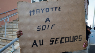 Dans le district de Kavani, à Mamoudzou, sur l'archipel de Mayotte ( POOL / Ludovic MARIN )