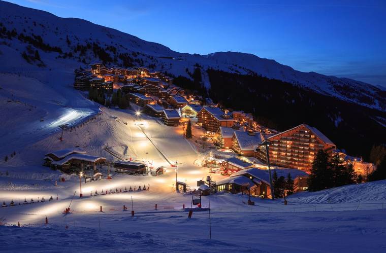 Les stations de ski vont devoir engager des rénovations thermiques massives (Crédits photo : Adobe Stock -  )