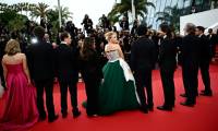 L'équipe du film "The Apprentice" sur le tapis rouge du 77e Festival de Cannes, le 20 mai 2024 ( AFP / LOIC VENANCE )
