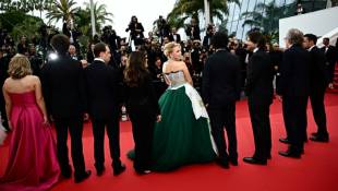 L'équipe du film "The Apprentice" sur le tapis rouge du 77e Festival de Cannes, le 20 mai 2024 ( AFP / LOIC VENANCE )