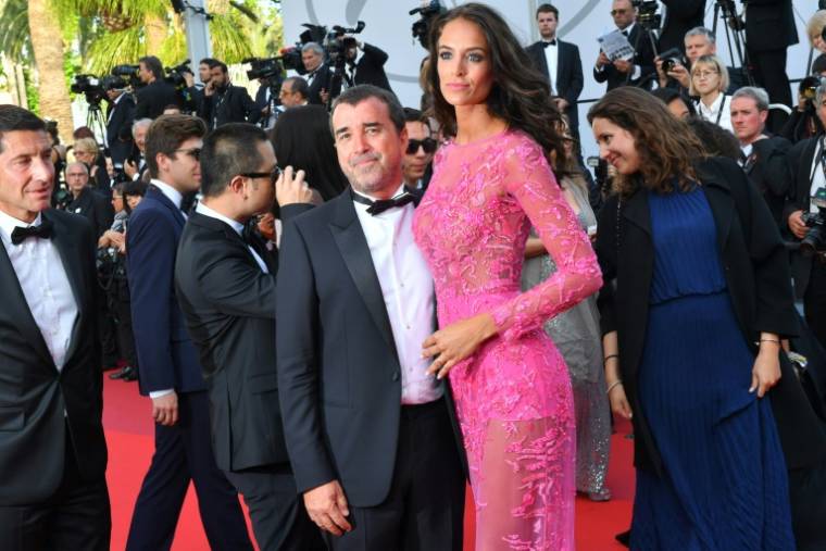 Arnaud Lagardère and his wife Jade Foret at the Cannes Film Festival on May 24, 2017 (AFP / LOIC VENANCE)