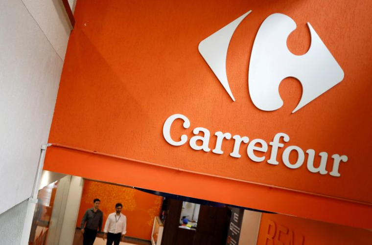 Le logo de Carrefour dans un supermarché de Sao Paulo