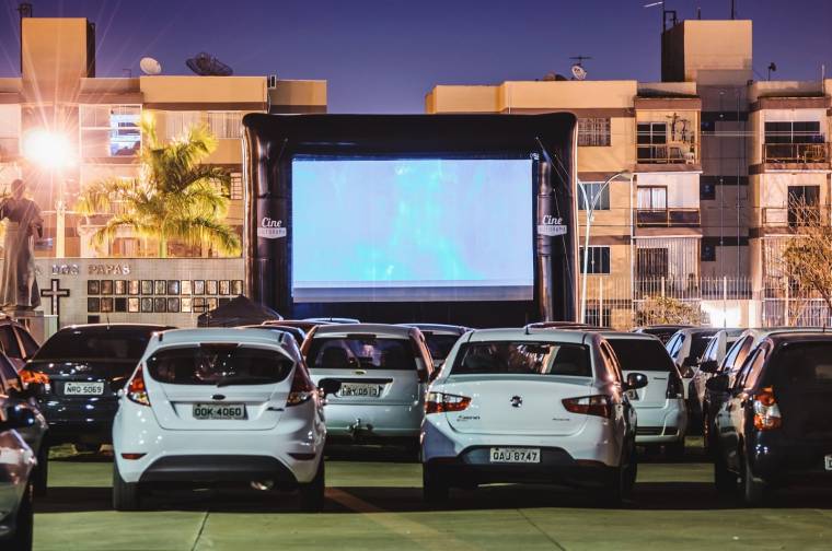 Le grand retour des cinémas en mode Drive-In (Crédits photo : Shutterstock)