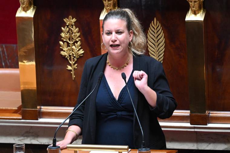 La cheffe de file des députés LFI Mathilde Panot le 12 juin à Paris. ( AFP / BERTRAND GUAY )
