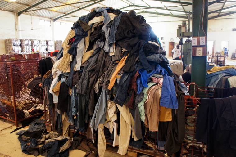 Les vêtements représentent un tiers du chiffre d'affaire du gaspillage industriel. ( AFP / MARIAMA DARAME )