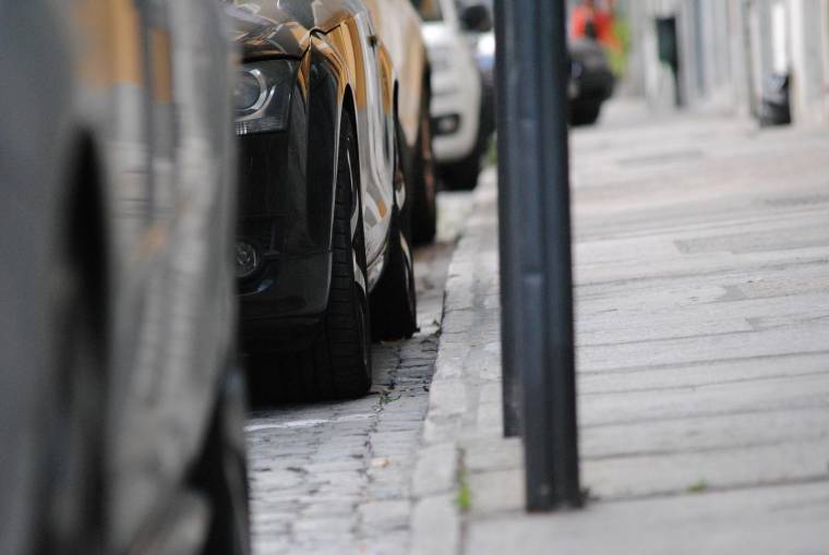 Nantes pourrait instaurer une tarification solidaire pour le stationnement des résidents (illustration). (Pixabay / LYRL)