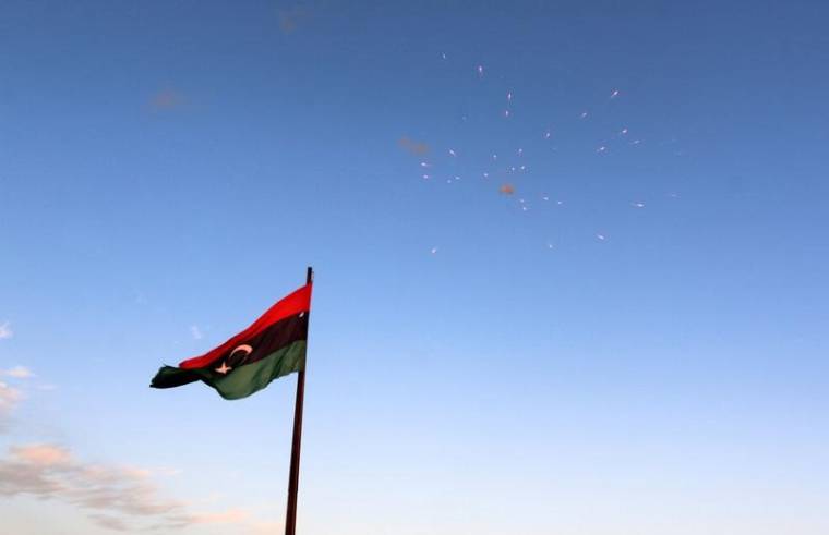 LES DEUX RIVAUX LIBYENS SE RENCONTRERONT MARDI EN FRANCE