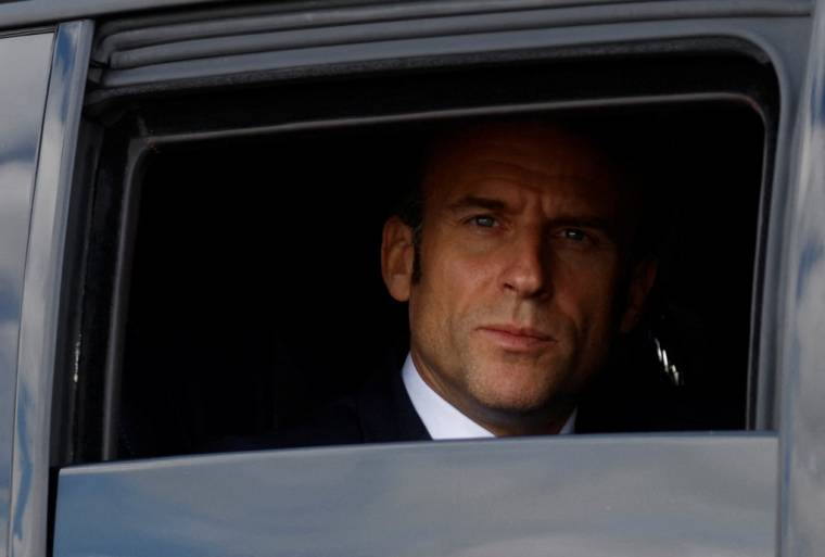 Emmanuel Macron à Vendôme, le 25 avril 2023. ( POOL / GONZALO FUENTES )