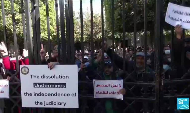 Tunisie : dissous par le président, le Conseil supérieur de la magistrature verrouillé par la police