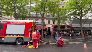 Au moins trois morts dans un incendie à Paris: les pompiers encore sur place
