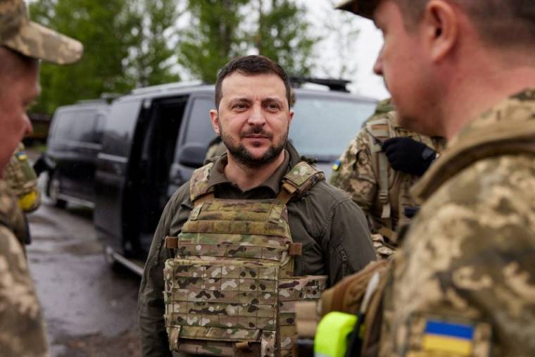 UKRAINE: ZELENSKY S'ATTEND À RECEVOIR DAVANTAGE D'ARMES ALORS QUE LE CONFLIT EN EST À SON 100E JOUR