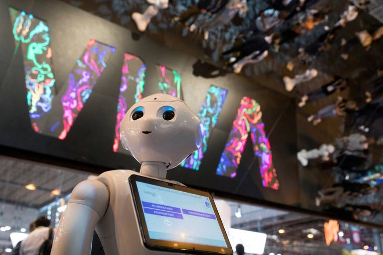 Le robot Pepper au salon VivaTech à Paris, rendez-vous annuel consacré à l'innovation technologique et aux start-up . ( AFP / JOEL SAGET )