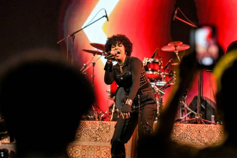 La rappeuse égyptienne Dareen lors d'un concert à l'Université américaine du Caire, le 30 septembre 2023 ( AFP / Ahmed HASAN )