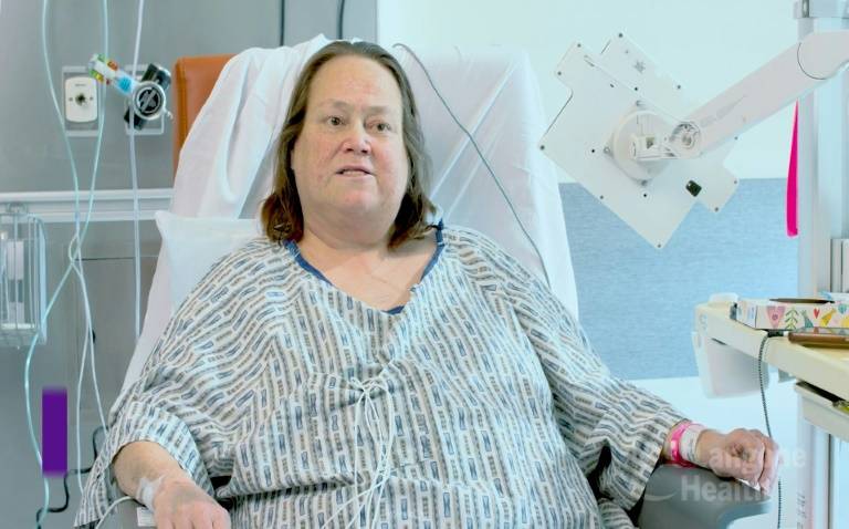 Lisa Pisano, âgée de 54 ans et originaire du New Jersey, a reçu une greffe de rein de porc génétiquement modifié ainsi qu'une pompe cardiaque ( NYU Langone Health / Handout )