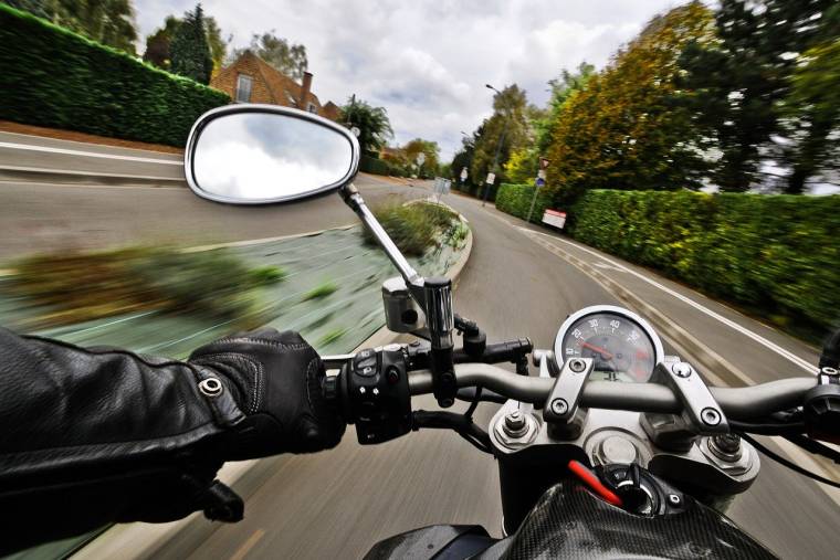 Assurer sa moto coûte en moyenne 503 euros par an en France. Illustration. (Cristels / Pixabay)