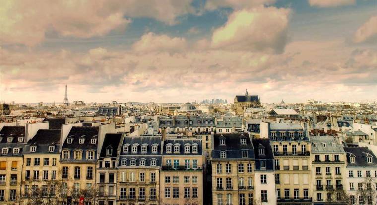 Une famille avec deux enfants doit gagner au moins 7.000 euros par mois pour pouvoir acheter à Paris. (© DR)