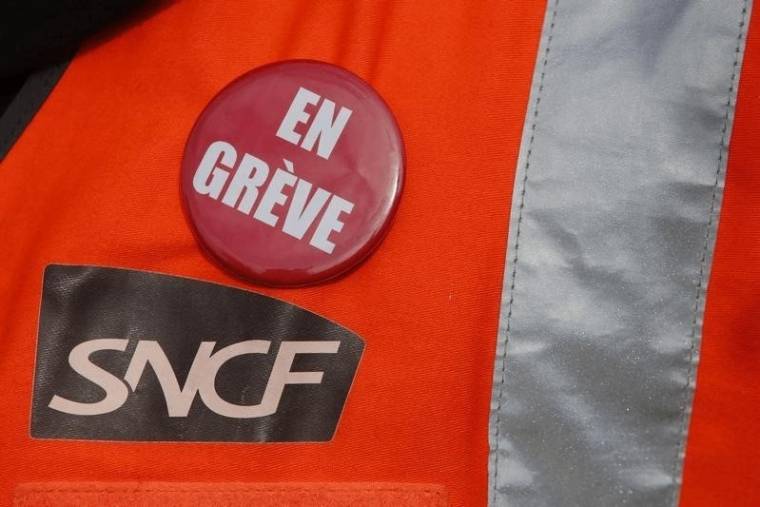 LE GOUVERNEMENT ANTICIPE UN MOUVEMENT "SÉRIEUX" À LA SNCF