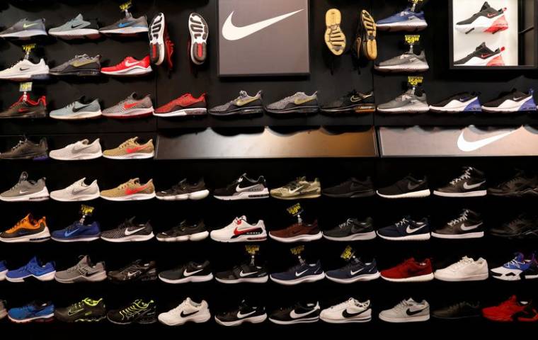 Des chaussures Nike dans un magasin d'articles de sport à New York City