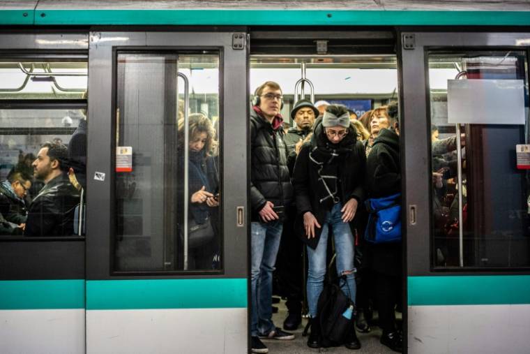 Le métro à Paris, le 10 janvier 2020 ( AFP / Martin BUREAU )