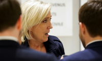 La cheffe de file du Rassemblement National (RN) Marine Le Pen réagit dans les couloirs du palais de justice lors du procès du RN, le 13 novembre 2024 à Paris  ( AFP / GEOFFROY VAN DER HASSELT )