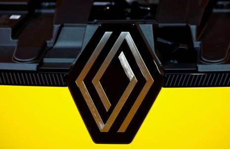 Renault dévoile la nouvelle voiture électrique R5 lors d'un événement organisé avant le salon de Genève à Aubervilliers