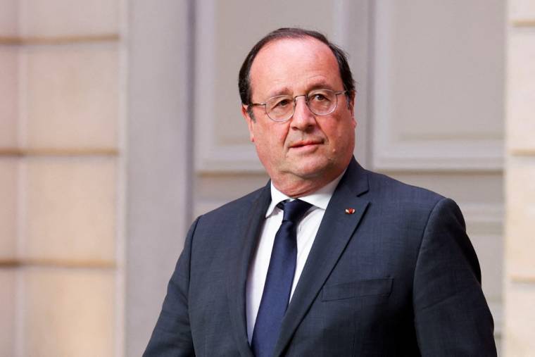 François Hollande à Paris, le 7 mai 2022. ( POOL / GONZALO FUENTES )
