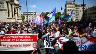 Manifestation à Marseille  "contre le coup de force de Macron" après la nomination de Michel Barnier à Matignon, le 7 septembre 2024 ( AFP / Christophe SIMON )