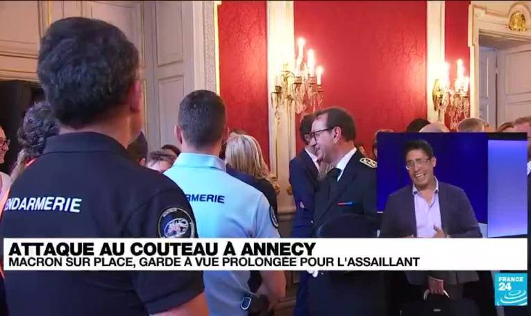 Attaque au couteau à Annecy : garde à vue prolongée pour l'auteur présumé des faits, E. Macron sur place