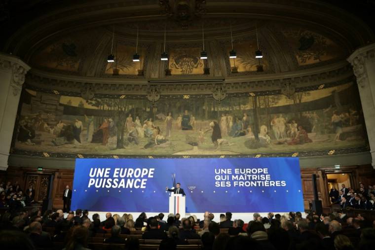 Le président Emmanuel Macron lors d'un discours sur l'Europe à la Sorbonne, le 25 avril 2024 à Paris ( POOL / Christophe PETIT TESSON )