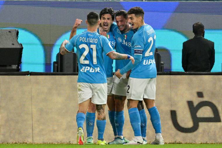 Le Napoli s’impose face à la Fiorentina et file en finale de la Supercoupe