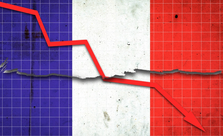 L'agence de notation Fitch a finalement maintenu la note AA- de la France mais a abaissé sa perspective de stable à négative, ce qui signifie que le projet de loi de finances et les promesses du gouvernement n'ont pas complètement convaincu les évaluateurs. (Crédits : Adobe Stock)