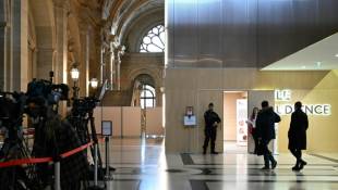 L'entrée de la salle d'audience à l'ouverture du procès des attentats de Trèbes et Carcassonne, le 22 janvier 2024 à Paris ( AFP / Bertrand GUAY )