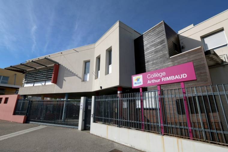 Quatre semaines après l'agression de Samara à proximité de son collège Arthur-Rimbaud de Montpellier, ici le 4 avril 2024, l'enquête administrative n'a relevé "aucun manquement fautif" de la part de l'établissement ni pu établir de "harcèlement scolaire" ( AFP / Pascal GUYOT )