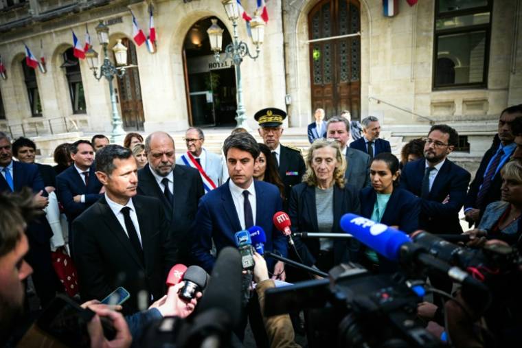 Le Premier ministre Gabriel Attal, au centre, lors d'un déplacement à Valence, dans le Tarn-et-Garonne, le 24 mai 2024 ( AFP / OLIVIER CHASSIGNOLE )
